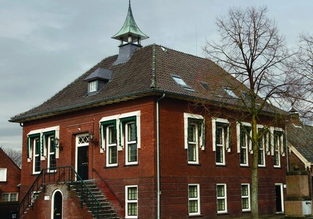 B&B "Raadhuis Dinther Suites" in Heeswijk-Dinther